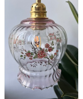 Suspension vintage rose avec décor de fleurs - modèle Blossom est présent 