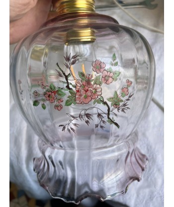 Suspension vintage rose avec décor de fleurs - modèle Blossom est présent 