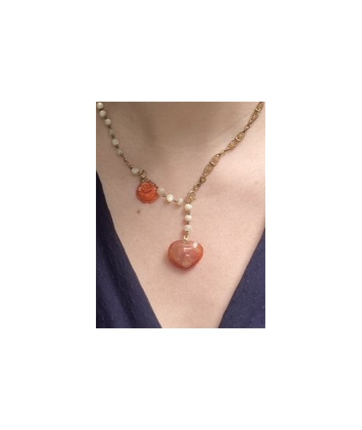 Collier asymétrique cœur en pierre orange et rose en bakélite Le MVP de beaucoup