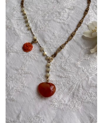 Collier asymétrique cœur en pierre orange et rose en bakélite Le MVP de beaucoup