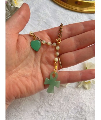 Collier asymétrique croix égyptienne en pierre verte et cœur vert Les magasins à Paris