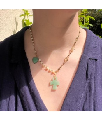 Collier asymétrique croix égyptienne en pierre verte et cœur vert Les magasins à Paris